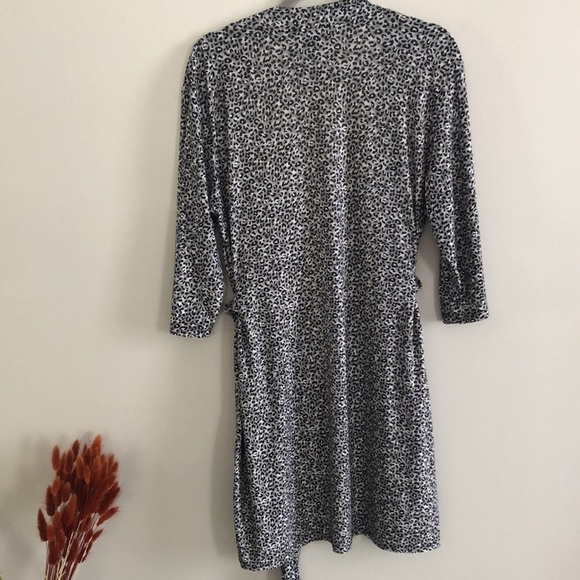 Rene Rofe Coastal Size L Leopard Print  Robe - Picture 5 of 5